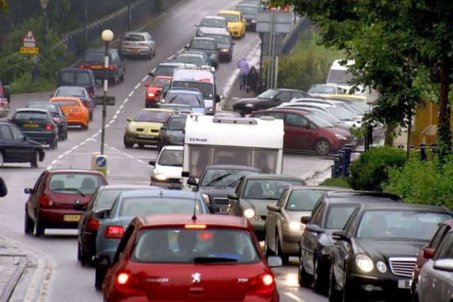 S973 - 4Traffic chaosBurton Rd EMN-180521-163649001