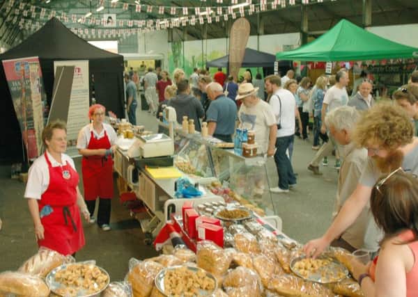 Crowds at Melton Cattle Market sample a tempting variety of pies, pastries and bread at the 2017 PieFest  PHOTO: Tim Williams EMN-180723-110530001