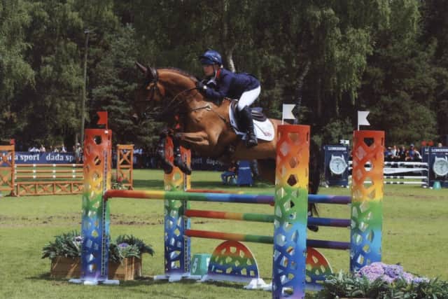 Heidi and Royal Fury heaped the pressure on the leaders with a clear round in the show jumping finale EMN-180725-104730002