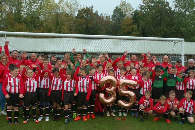 Mowbray Rangers players and coaches celebrate 35 years EMN-181019-173007002