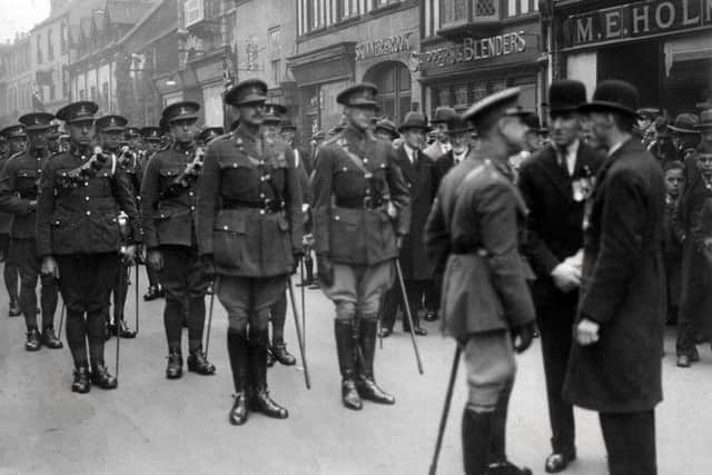 Service personnel prepare for the Remembrance Sunday parade through Melton in 1921 EMN-180611-112005001
