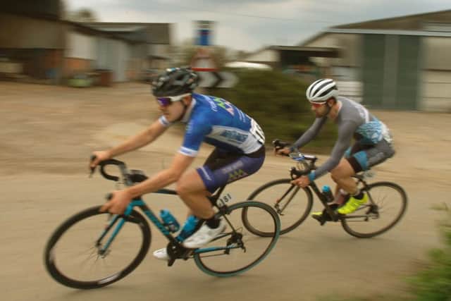 Riders pass through Moscow Farm EMN-190201-122858002