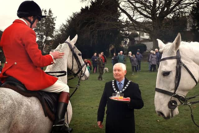 Senior townwarden John Southerington delivers refreshments to members of the Belvoir Hunt at Tuesday's annual New Year hunt meet in Melton EMN-190201-092959001