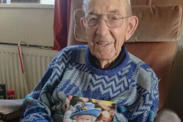 Harold Veazey with the traditional telegram he received from the Queen to mark his 100th birthday EMN-190125-154156001