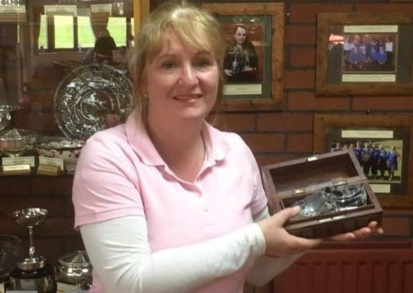 Stoke Rochford GC lady captain Karen with the Early Birds Trophy EMN-190326-144009002