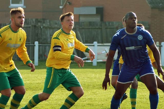 Holwell captain Ian Bitmead kept well travelled former pro striker Marlon Harewood quiet EMN-190204-112524002