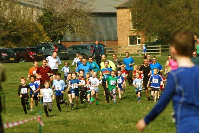 The start of the Pre-school and Reception race EMN-190404-155030002