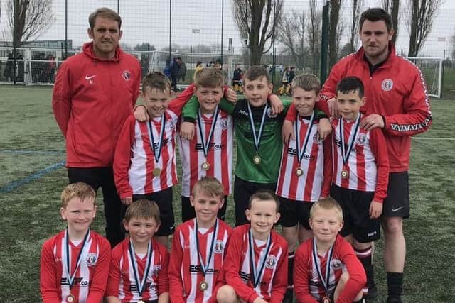 Mowbray Rangers Tigers U10s with the Knockout Cup EMN-190904-121207002