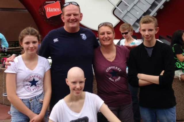Lynda Spargo pictured in the United States with daughter Kayti, when she was treated for cancer, with husband Nick and their other children Daniel and Charlotte EMN-190406-104633001