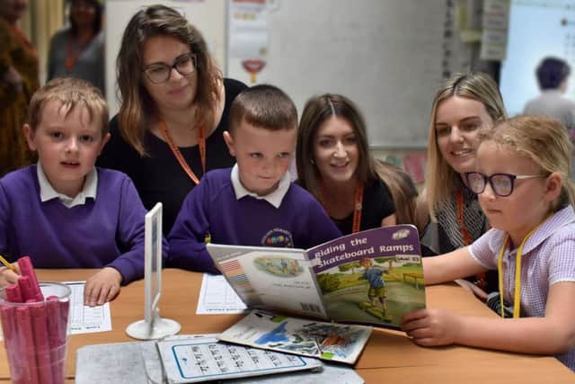 Teachers, and former pupils, Nicola Cross, Becki Cooke and Megan McGrady with Year 2 pupils at Sherard Primary School in Melton EMN-190619-104701001