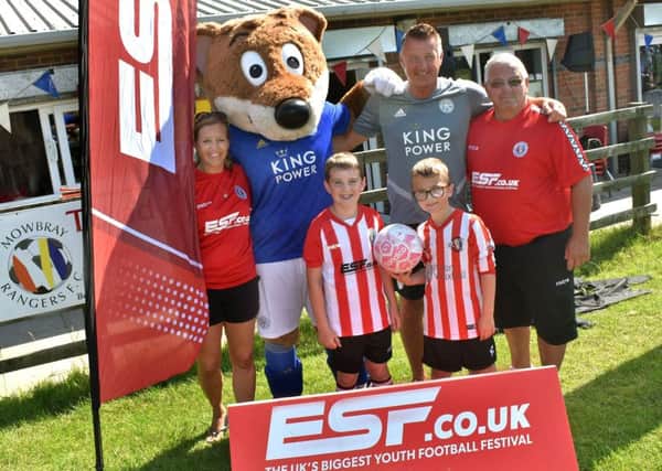 Fomer Leicester City defender Steve Walsh with Development and Recruitment officer Denise Knapp (left), chairman Phil Baker (right) and Filbert the Fox EMN-190829-151713002