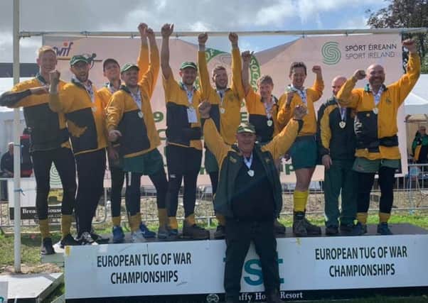 Celebrating their 720kg gold medal EMN-190924-181036002