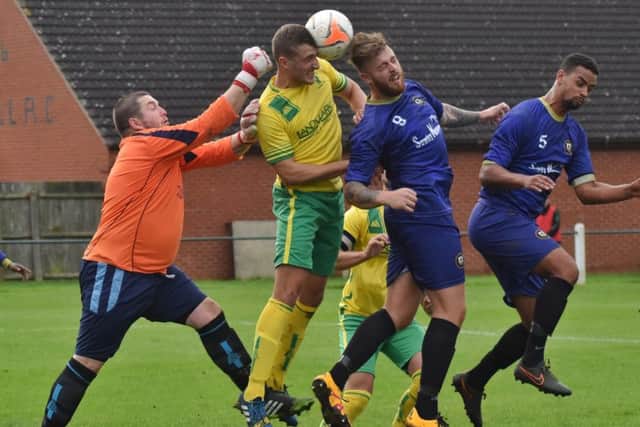 Holwell assistant manager Richard Cragg was back between the sticks on Saturday as he gives Ross Dunlop a helping hand EMN-191023-092033002