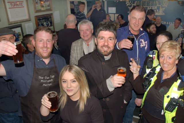 Former Leicester City aces Muzzy Izzet and Steve Walsh raise a glass to the Gas Tap in Melton EMN-161104-130314002