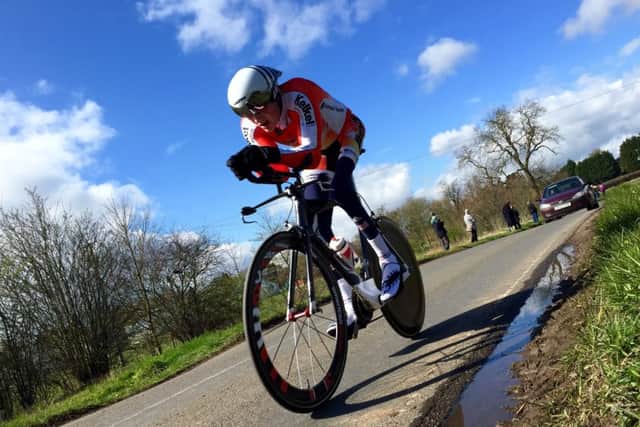 Simon Price on his way to his third national paracyling time trial title EMN-160418-084003002