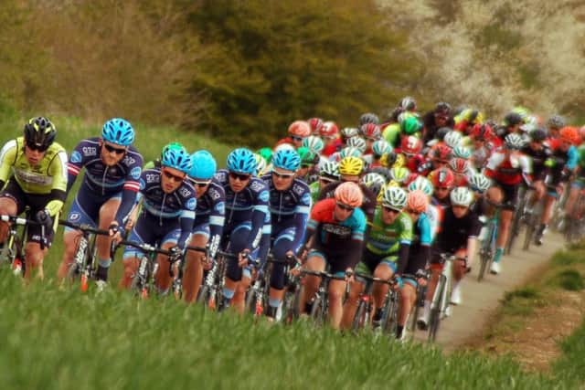 Riders pick their way carefully along Stygate Lane EMN-160424-175543002