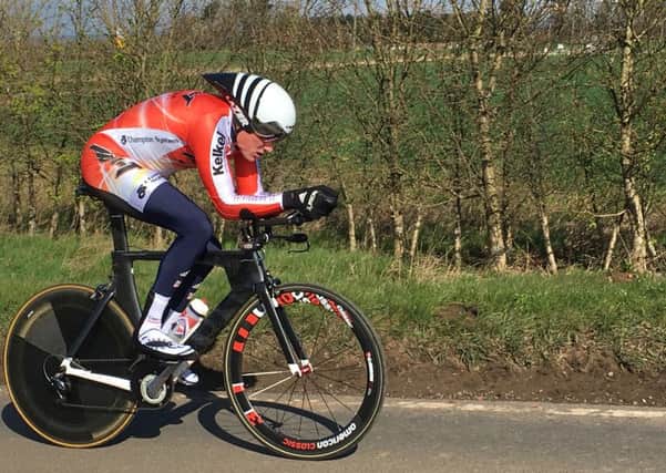 Simon Price EMN-160427-100803002
