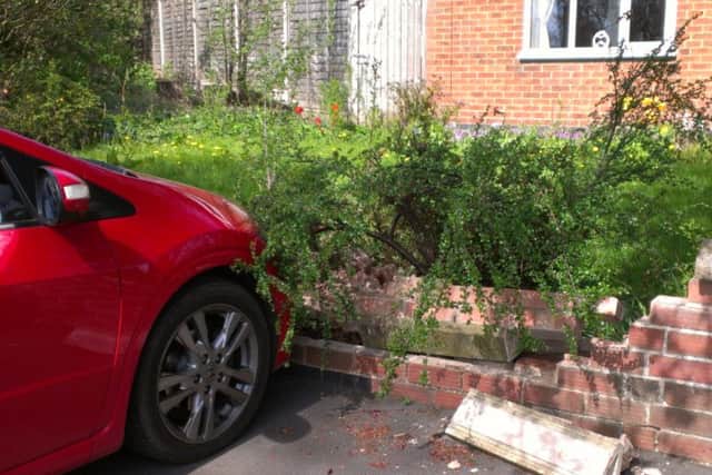 The red Honda Civic and the damaged wall EMN-160505-154622001