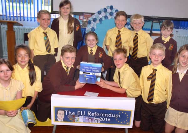 Year 5 pupils get ready for their EU debate and voting EMN-160621-132706001