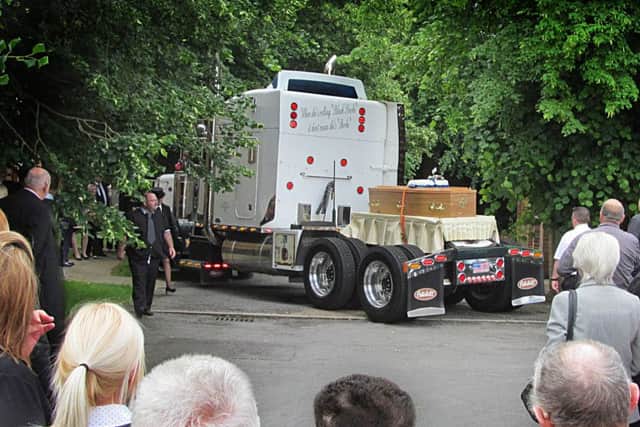 Dave's coffin carried by an American truck arrives at Asfordby All Saints Church EMN-160628-182352001