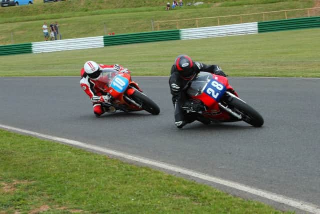 Antony Hart closes in on a rival EMN-160508-181207002