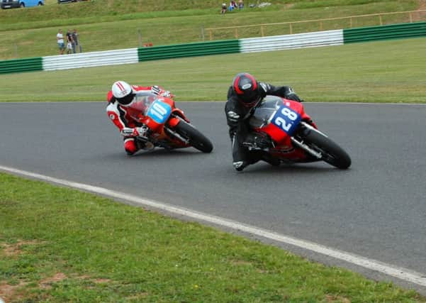 Antony Hart closes in on a rival EMN-160508-181207002