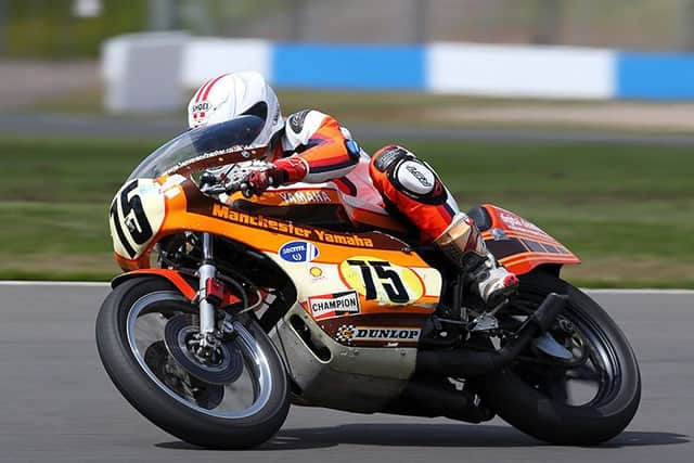 Hart rides the Len Manchester 500 Yamaha at Donington Park EMN-161008-175344002