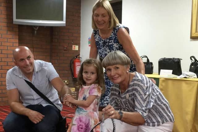 Sienna presents the Nearest the Pin prize.