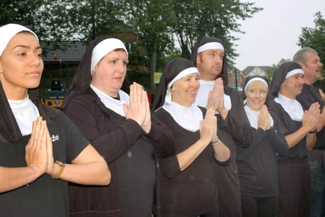 Time for a quick prayer before the start PHOTO: Tim Williams