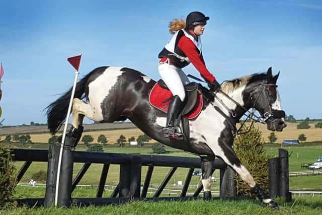 Emma Fenwick in action at the Belvoir Team Chase EMN-160913-182120002