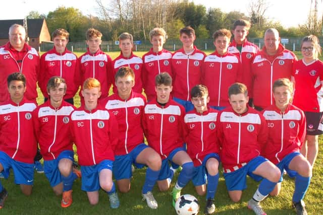 Mowbray Rangers Under 15s line up before May's Melton Charity Cup final EMN-161013-152629002