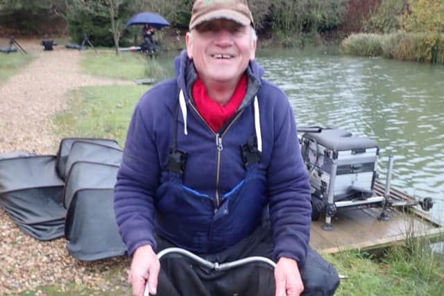 Keith Daws with his qualifying catch EMN-161129-165828002