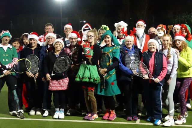 Entrants gear up for the Christmas competition EMN-161220-155746002