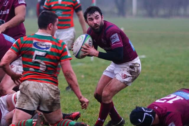 Chris Rose sets Melton on the front foot as possession is secured EMN-171001-095558002