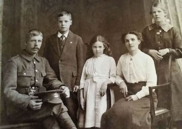 Fred Radford with his father Thomas, on leave from service in the First World War, his sisters Elsie and Annie and his mother Sarah EMN-170117-185003001