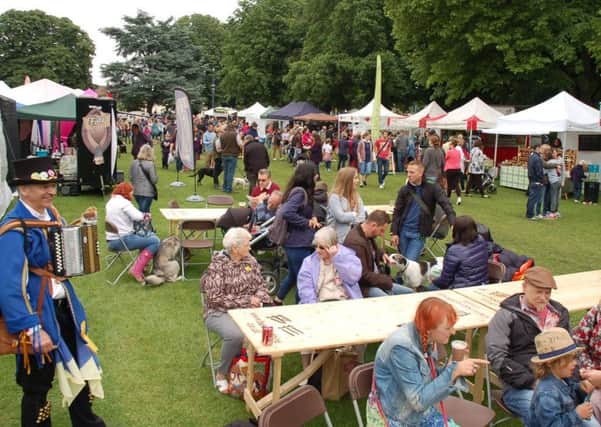 Crowds at the 2014 Melton Mowbray Country Fair EMN-170124-163921001