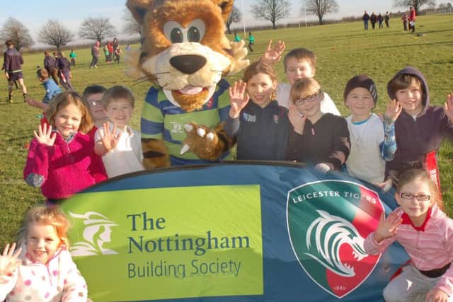Captain's Close school meet up with Tigers' mascot Welford EMN-170125-123809002