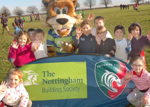 Captain's Close school meet up with Tigers' mascot Welford EMN-170125-123809002
