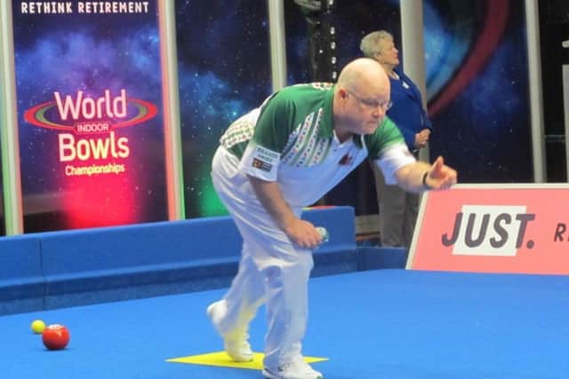 Gillett on his way to victory over Darren Burnett in Friday's singles quarter-final EMN-170102-104415002