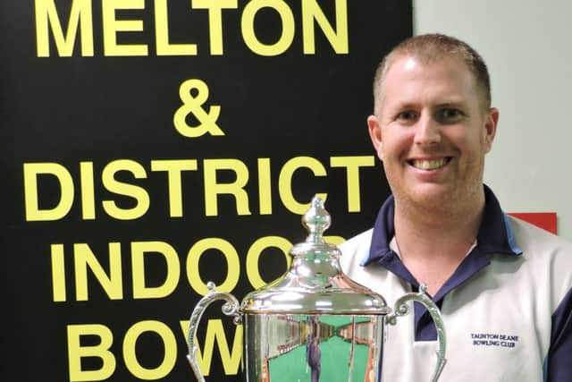 Men's singles champion Rob Paxton (Taunton Deane) EMN-170404-131816002