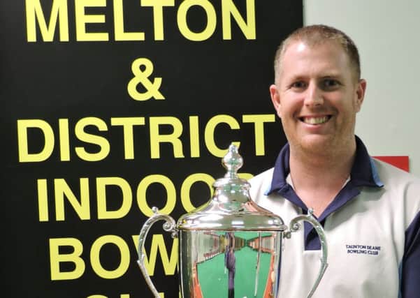 Men's singles champion Rob Paxton (Taunton Deane) EMN-170404-131816002