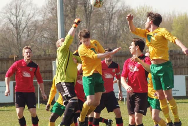 Richard Cragg punches clear as Oakham press EMN-171004-095825002