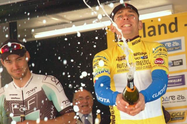The champagne moment EMN-170423-172350002