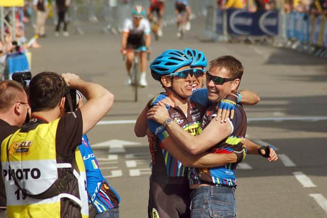 Metaltek team owner Andy Swain greets his road captain Fleeman EMN-170424-085859002