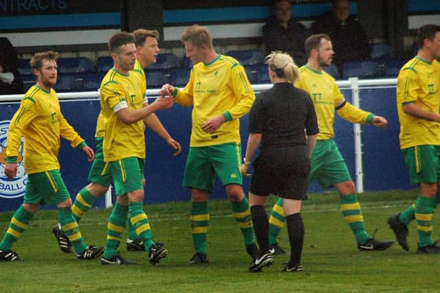 Holwell celebrate their equaliser EMN-170205-231806002