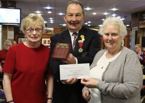 Ladies 2 Wood Pairs winners Sue Lemon and Glenise Marshall EMN-170405-144158002