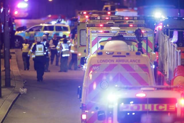 Emergency crews on London Bridge. PPP-170406-085812001