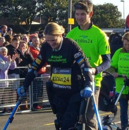 Claire Lomas takes part in Great South Run EMN-171023-105809001
